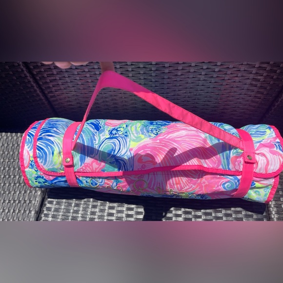 Lilly Pulitzer Beach Mat Splash Into Summer Beach Pool Roll Up Mat Pillow Yoga - Picture 3 of 16